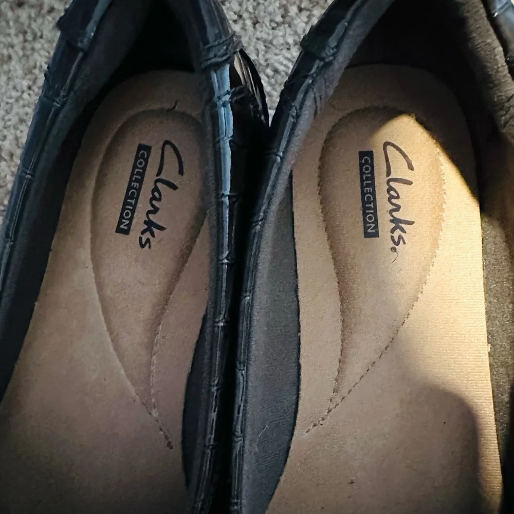 Clarks Collection Womens Brown Croc Embossed Loafer Flats Shoes Size 6.5M‎
